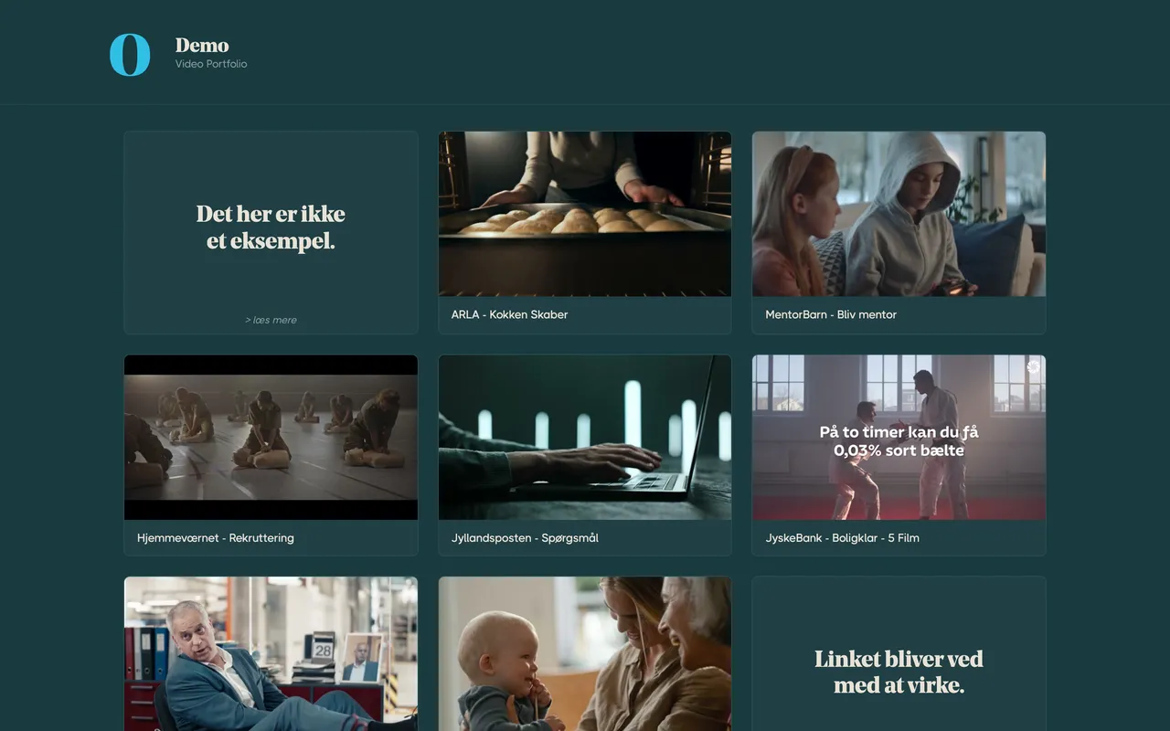 Portfolioen med filmene i et gitter, hver med sit eget billede.